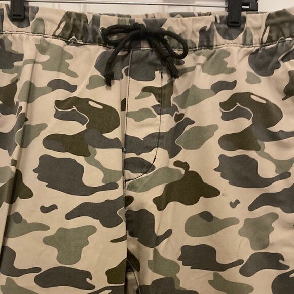 Divided (H&M) Mens Camouflage Print Cotton Joggers. Size 32. - Picture 2 of 10